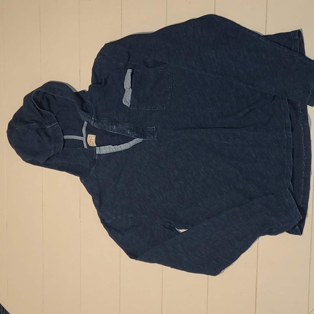 Faherty medium blue sweatshirt